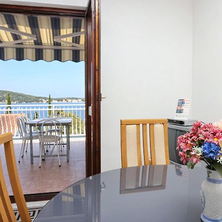 Family Friendly Seaside Apartments Razanj, Rogoznica - 10373 Rom bilde