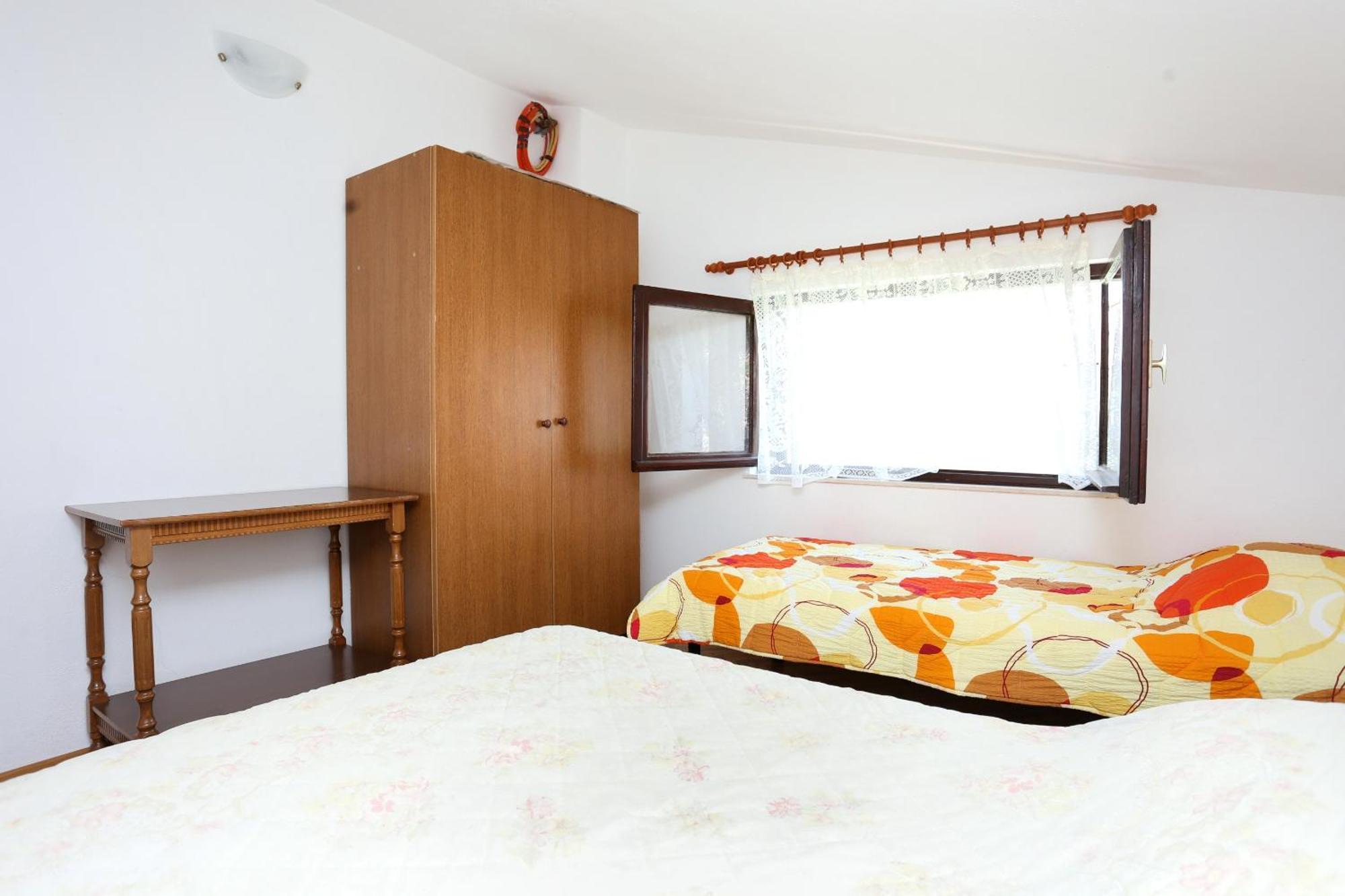 Family Friendly Seaside Apartments Razanj, Rogoznica - 10373 Rom bilde