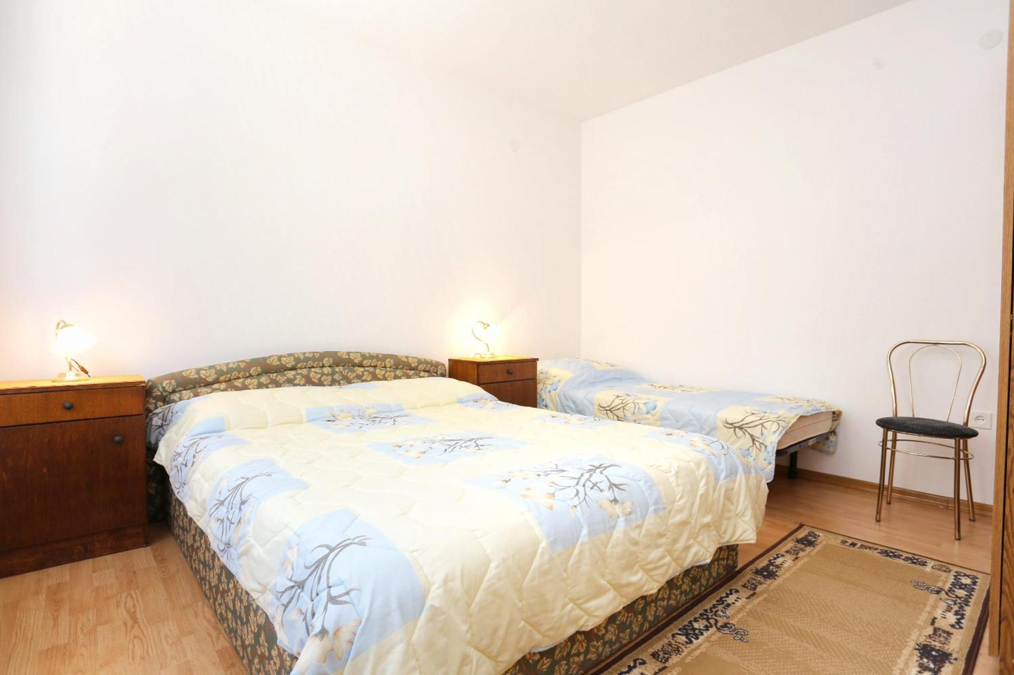 Family Friendly Seaside Apartments Razanj, Rogoznica - 10373 Rom bilde